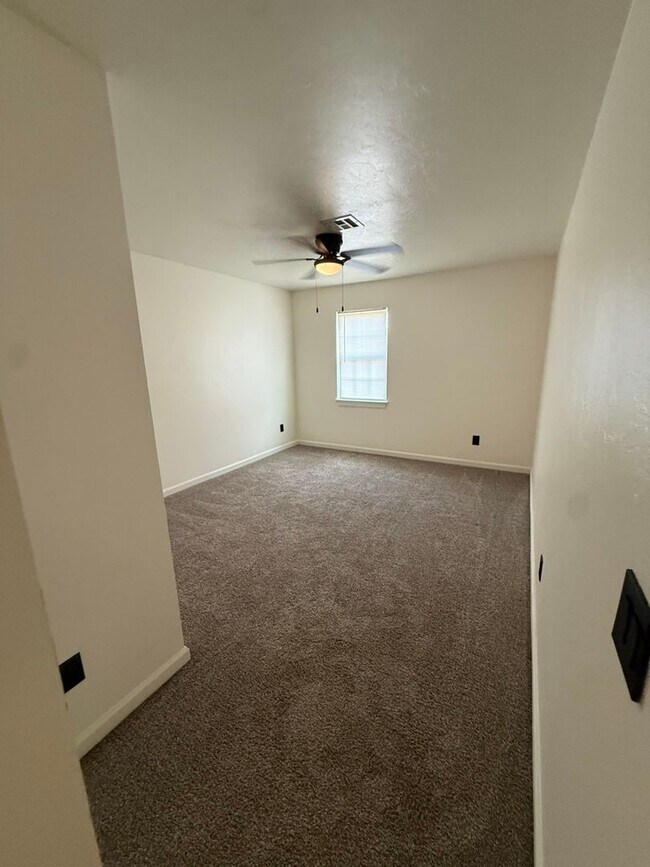 Building Photo - 4200 NW 15th St