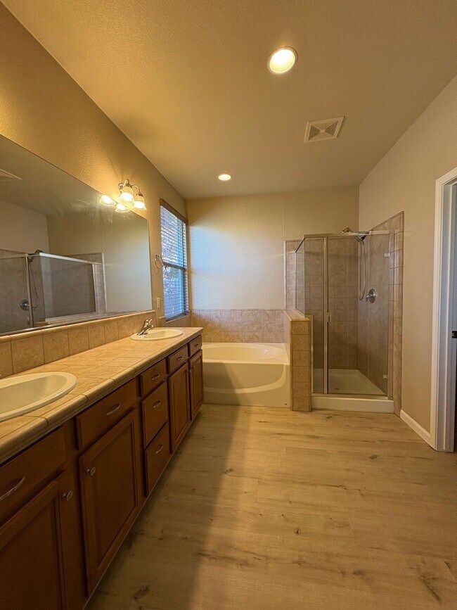 Building Photo - 684 Whitfield Ln