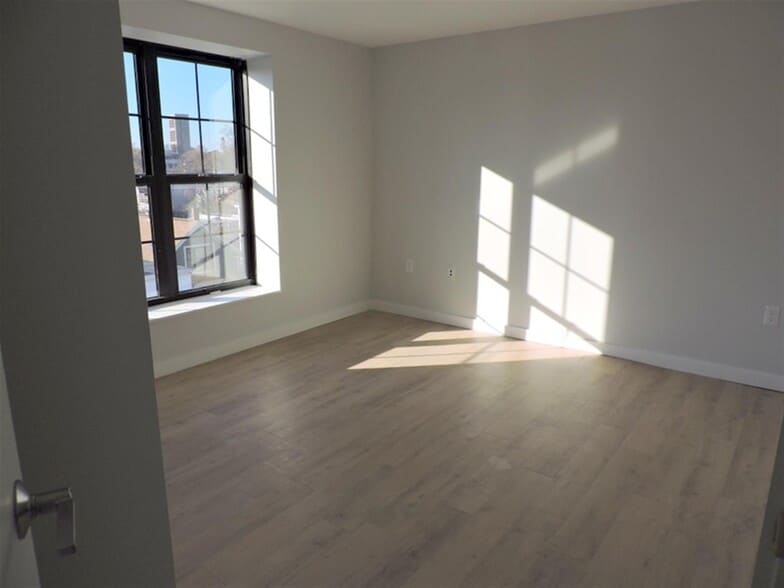 Building Photo - 9 Soden St