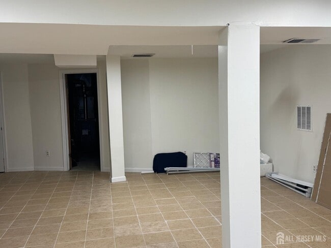 Building Photo - 16 Dawn Ct