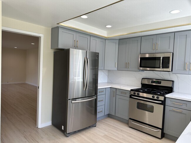 Building Photo - 306 Dolores Cir