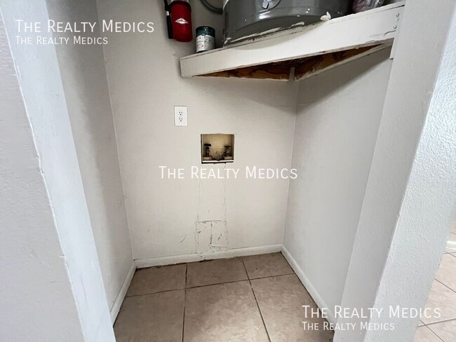 Building Photo - 2000 NW 43rd St