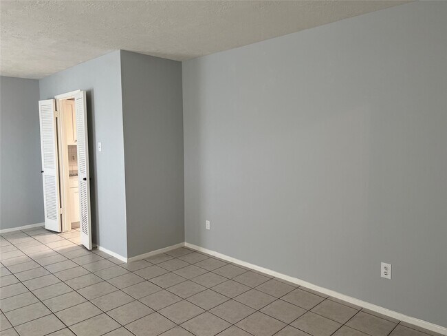 Building Photo - 402 Oak Harbor Dr