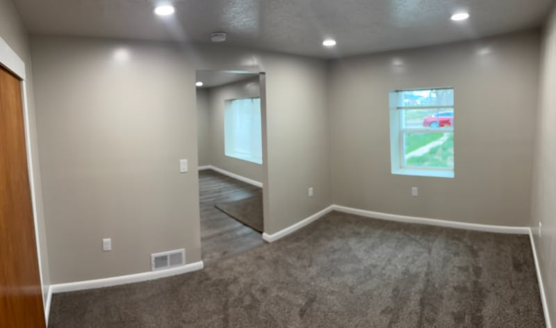 Building Photo - 390 Center St