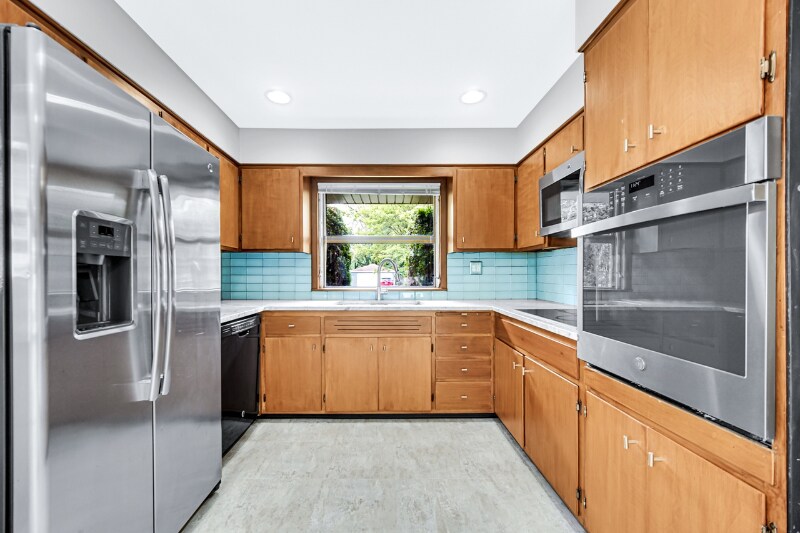 Building Photo - 2042 Spruce Rd