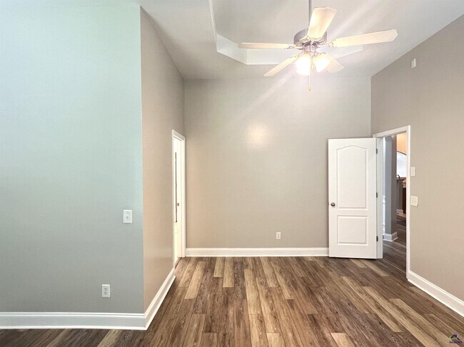 Building Photo - 760 Ivy Brook Way