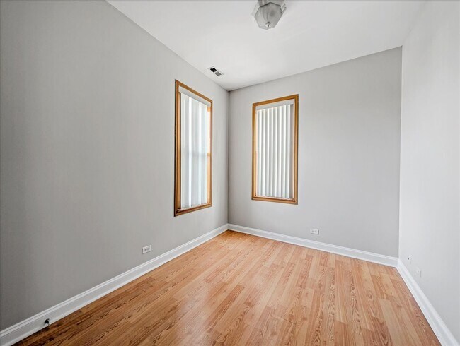 Building Photo - 2915 W Jackson Blvd