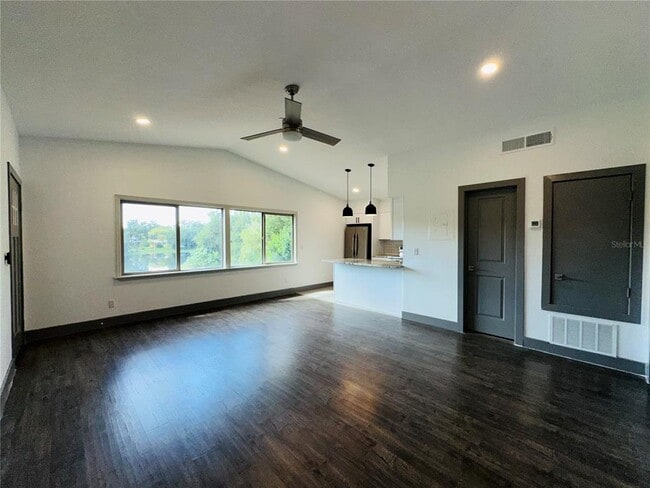 Building Photo - 1304 E Gore St