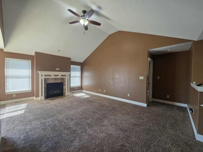 Building Photo - Spacious Home for Rent!