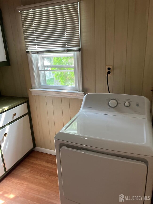 Building Photo - 8 Rosewood Rd