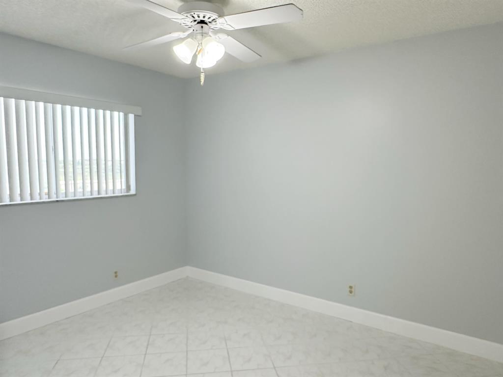 Building Photo - 2220 N Cypress Bend Dr