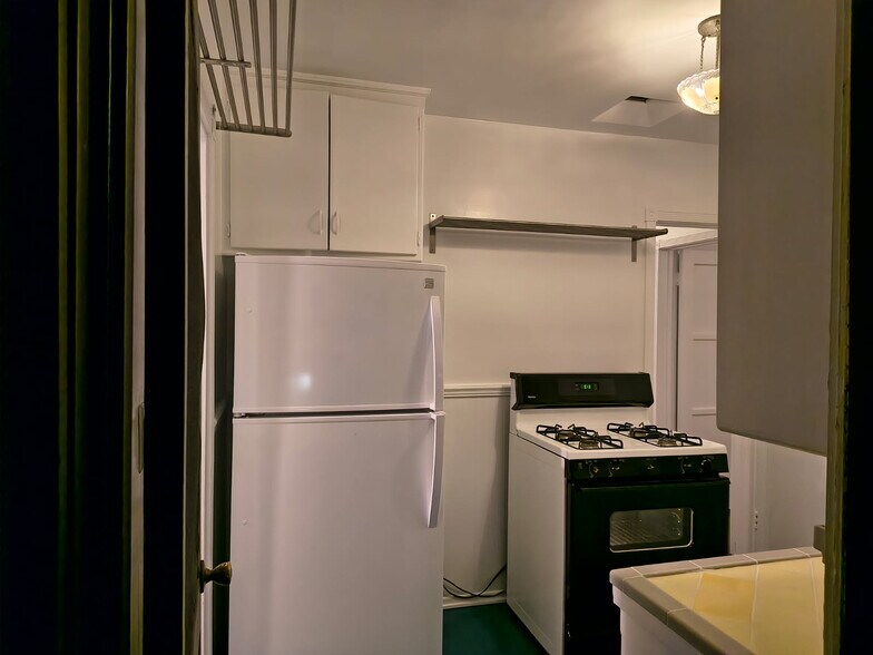 kitchen - 5216 1/2 Agnes Ave