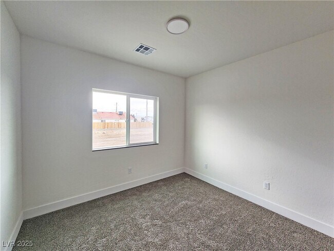 Building Photo - 1340 E Arrowhead St