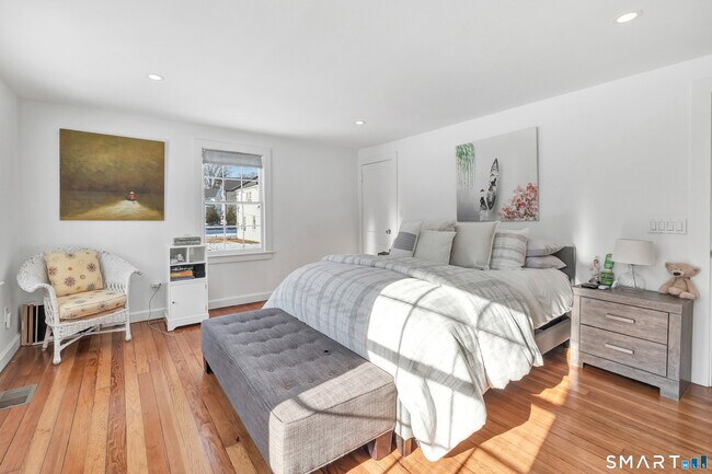 Building Photo - 70 Cranbury Rd