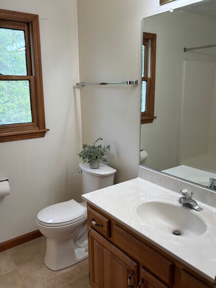 Second floor main bathroom - 10 Burke Dr