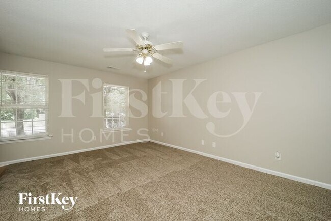 Building Photo - 821 Blazingwood Dr
