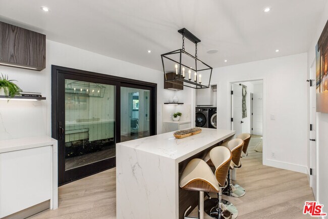 Building Photo - 1805 Coldwater Canyon Dr