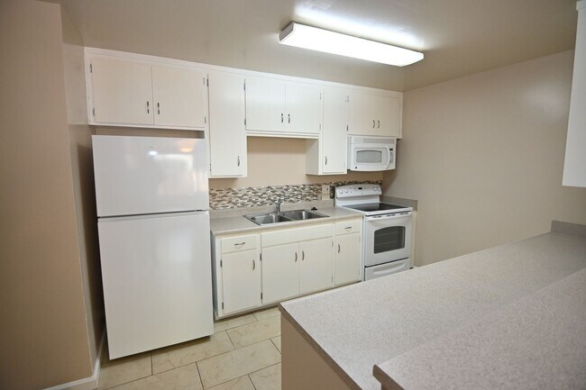Building Photo - 1651 Cassiar Dr
