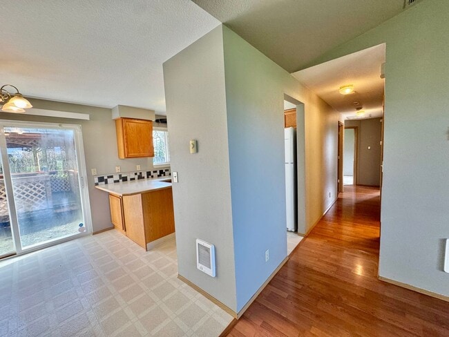 Building Photo - Adorable Quiet park like setting in fruit valley sunsets with landscaping provided