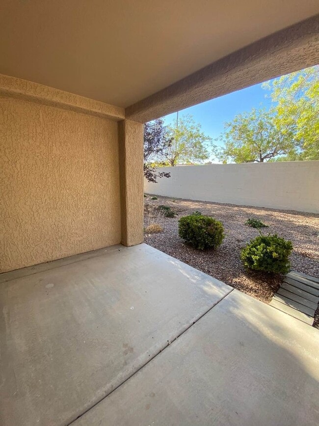 Building Photo - Stylish 2-Bedroom Townhouse in Sun City Summerlin with Resort-Style Amenities