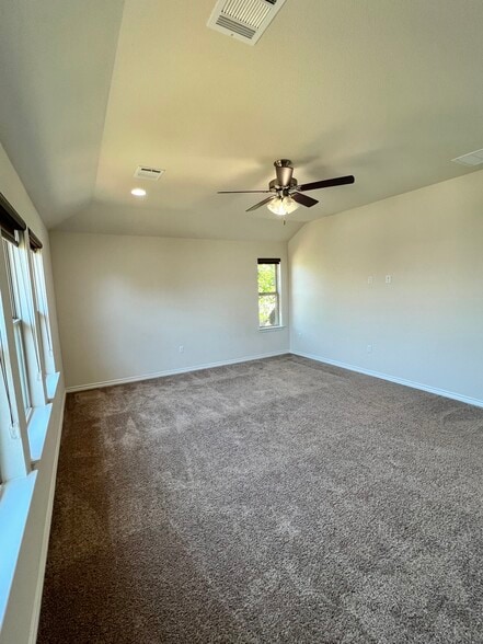 Building Photo - 9003 Gage Dr