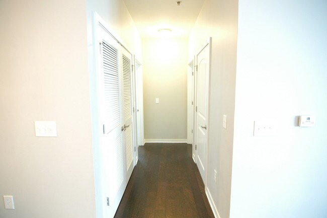 Building Photo - 2 Bedroom in Solo East Condos of Nashville!!