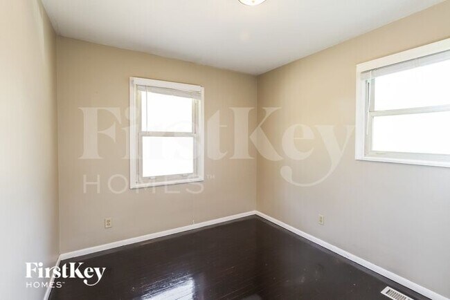 Building Photo - 521 Fairlane St