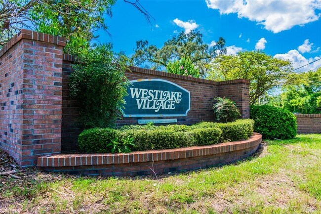 Building Photo - 970 Rolling Hills Dr