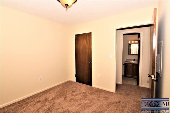 Building Photo - 2712 Helaman Ct