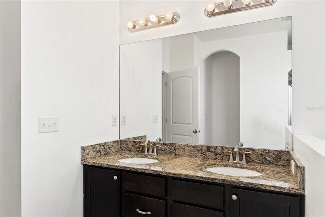Building Photo - 625 Silverthorn Pl