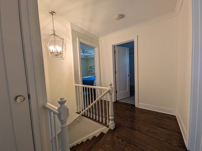 Building Photo - 2741 Lincolnwood Dr