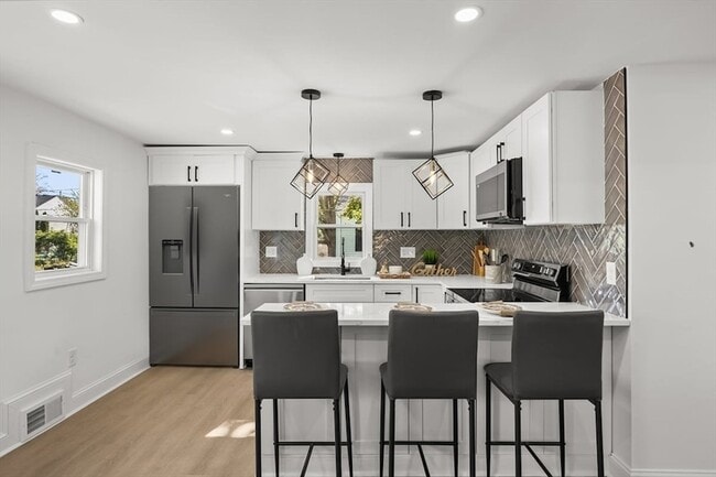 Building Photo - 26 Lamb St