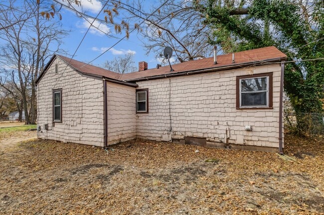 Building Photo - Cozy Home!! Only a few minutes from the downtown area!