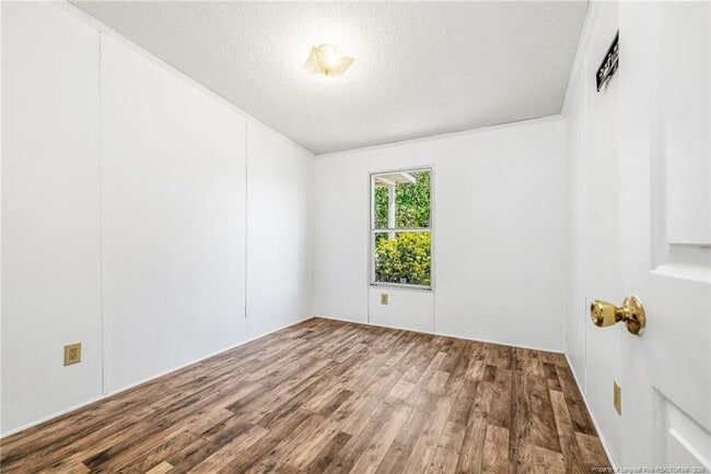 Building Photo - 105 Valley Forge Way N