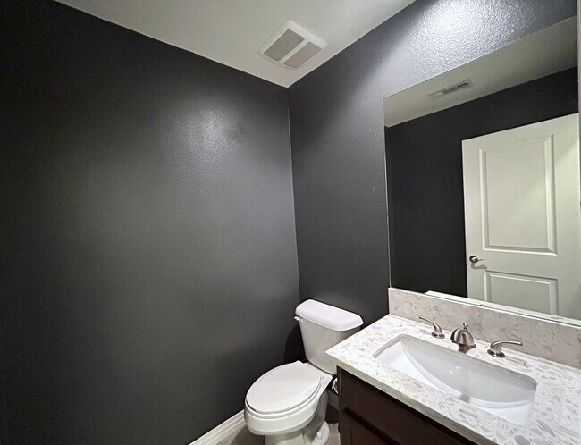 Building Photo - AVAILABLE NOW!! GORGEOUS 2 Bed 2.5 Bath Condo in La Quinta!