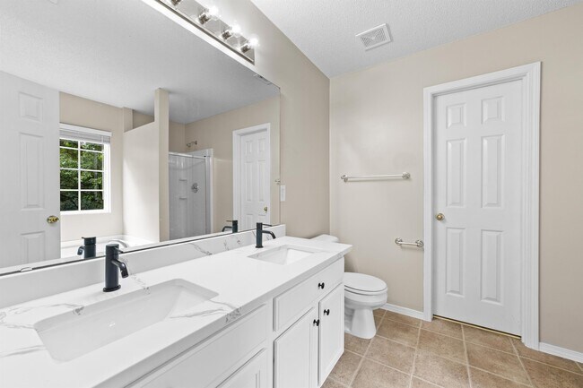 Building Photo - 5 Thorton Ct