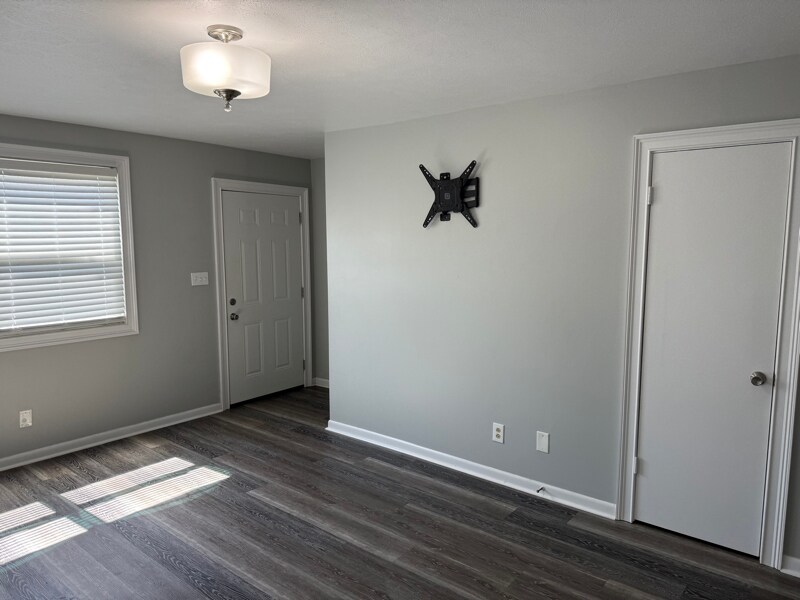 Building Photo - 2508 Redwood Ct