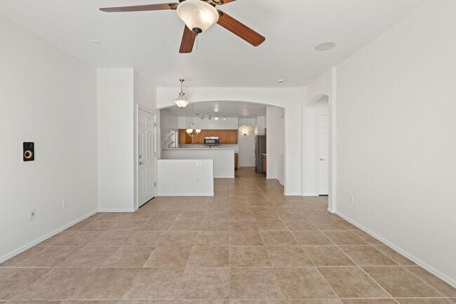 Building Photo - 3 Bedroom Home Located in Sycamore Park