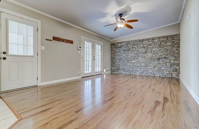 Building Photo - 1410 Kamar Dr