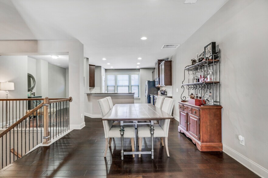 Building Photo - 5084 Whiteoak Ter SE