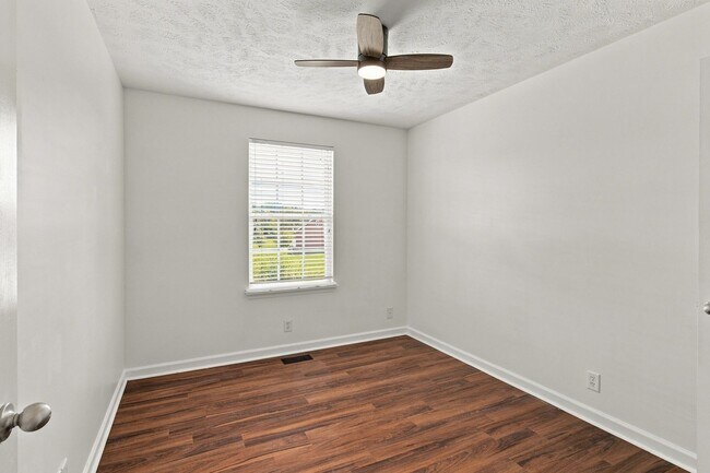 Building Photo - 2120 Lebanon Pike
