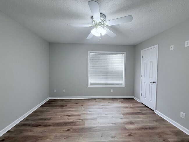 Building Photo - 2 Bedroom/2.5 bath near Lake Lanier