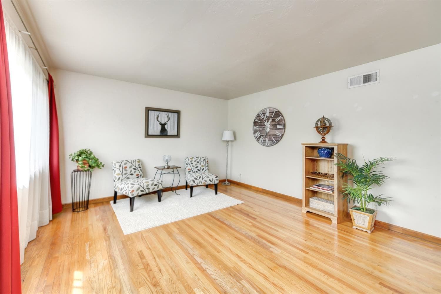 Living Room (20' x 13') - 1703 Russell Way