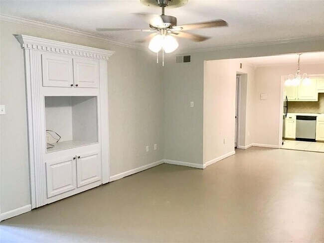 Building Photo - 5155 Wayneland Dr