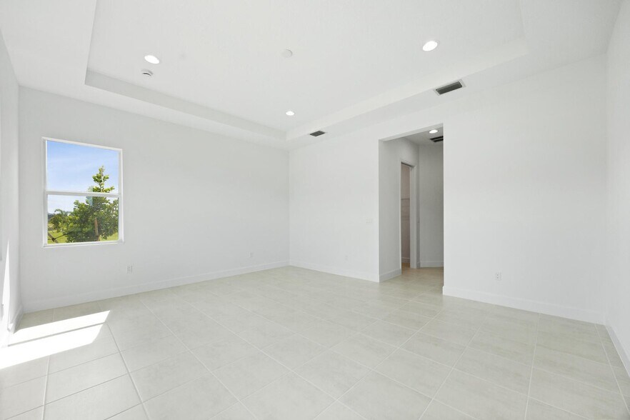 Building Photo - 15144 Wildwood Cir