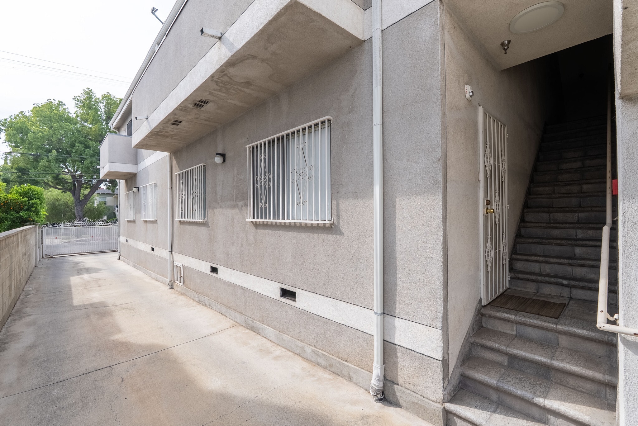 Building Photo - 1758 N Alexandria Ave