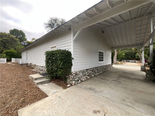 Building Photo - 2029 Las Palomas Dr