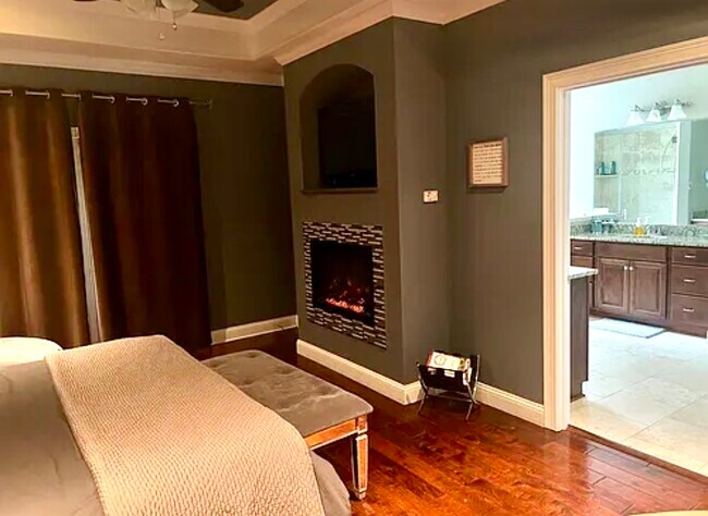 Building Photo - 901 Glendower Ct