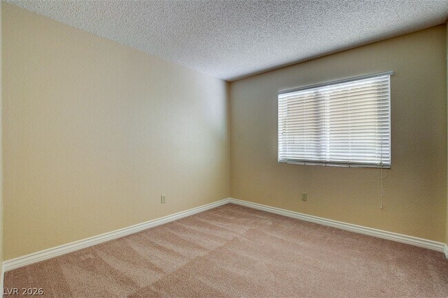 Building Photo - 2302 Fairbourne Way