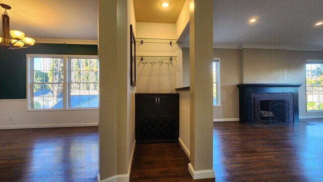 Building Photo - 1433 Selby Ave